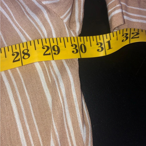 Lulu’s Off Shoulder Blouse Top XL Stripe Tan  Cream Keyhole Tie Bottom - Picture 4 of 10